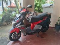 Zimmer mit Queensize-Bett und Balkon