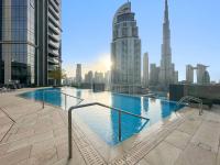 Modern 2BR with Harbor Views, Pool, & Concierge - B&B Dubai