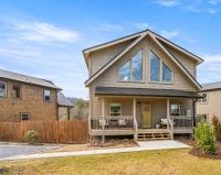 NEW Cabin - Heated Indoor Pool, Jacuzzi, Gameroom - B&B