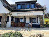 Eifel Landhaus Panoramablick unter der Burg Olbrück mit Sauna Hottub großer Terrasse und Garten Ideal für Familien - Chambres d'hôtes Niederdürenbach