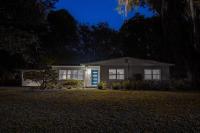 Modern Home Near UF, Stadium - Private Gazebo - Ferienwohnung