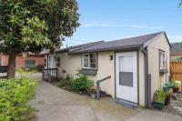 Spacious Retreat with guest house, game room, parking in N Tacoma - Chambres d'hôtes Tacoma