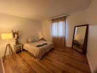 Le Spacieux- Proche de Paris et Orly - Beau F2 de 52m2 en centre ville - B&B Chilly-Mazarin