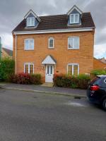 The Iris house is close to city centre and is ideal for tourists, visiting family members or work related activities including contractors - B&B