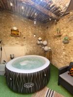 Logement atypique avec jacuzzi inclus - B&B