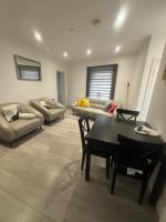 B&B Norwood - EEJs Modern 3 bed flat near Crystal Palace Stadium with great transport links - Bed and Breakfast Norwood
