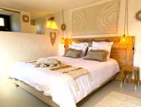 Kamer met Queensize Bed en Uitzicht op de Tuin