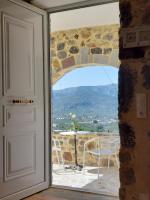 Roza Stone Studio with Private Veranda & Mountain view - B&B Goníai