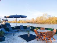 EXIGEHOME - Péniche 120 m2 en bord de Seine calme et verdoyant - Chambres d'hôtes Le Port-Marly
