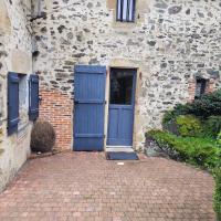 Le Moulin du Gué en Vendée Gite de 8 chambres atypique et exceptionnel au bord de l'eau à 30 minutes du PuyduFou agrémenté d'un Sauna et Bain Nordique au feu de bois pour vous détendre entre Amis et Famille - B&B Sainte-Cécile