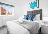 Modern 2 Bedroom Apartment - WIFI & Netflix - Secure Parking - Top Rated - 27AC - B&B