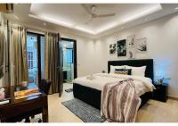 BluO 4BHK Safdarjung Enclave - Lift & Balcony - B&B New Delhi
