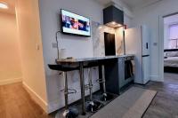 2 Bed Cosy Flat close to Bus & Tube Station - B&B