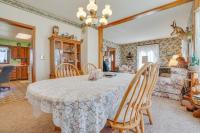 Historic Farmhouse w/ Fire Pit: Pet Friendly! - B&B Milltown