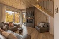 Private Hot Tub Mountain Forest Views Fireplace - B&B La Conception