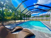 B&B Cape Coral - Modern Elegance Unwind in Style NEW Heated Pool Villa - Bed and Breakfast Cape Coral
