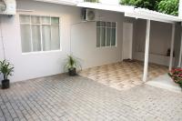 Casa com estacionamento no centro, pets são bem vindos - Bed and Breakfast
