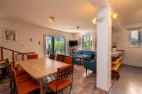 Holiday Home Dolphin - B&B Jadrija