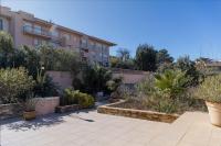 T2 avec terrasse. Résidence piscine/parking - B&B