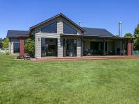 Lake Taupō Luxury Views with Spa Pool - B&B Taupo