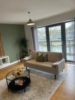 Long Stay - Free Parking - Contractors - Train Station - Students - B&B Colchester