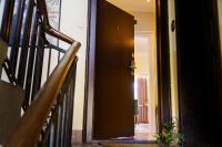 Apartment Memoir by SofiaSpot - central, metro to airport - B&B