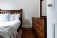 B&B Launceston - Timeless Treasure Near the City Centre & WiFi - Bed and Breakfast Launceston