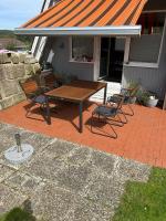 Behagliches Nurdachhaus im Ferienhausgebiet - B&B