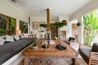 Tropical Villa Canggu Beach - B&B Taliwang