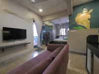 Queenie - Bandra west - B&B