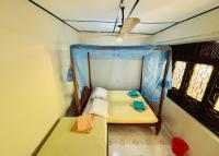 Basic Triple Room with Shared Bathroom