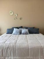 Nueva Galicia residencial, es una propiedad completa al sur de la ciudad que te ofrece modernidad, espacio, tranquilidad, cuenta con 4 recamaras 3 baños completos y 2 cajones de estacionamiento privados - Chambres d'hôtes Guadalajara