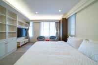Habitación con cama extragrande.