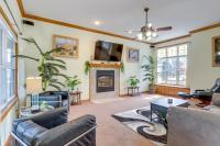Holiday Island Fairway Estate with Hot Tub - B&B