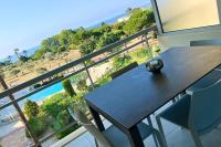 Antibes - 4 People - Sea view - Parking - Swimming pool - B&B Antibes