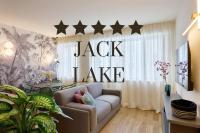 JACK LAKE, a stone's throw from the lake - B&B
