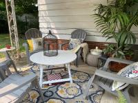 2 Whole Apartments Combined, Big House for Large groups 4 beds, 1 futon , Pet Friendly - Bed and Breakfast