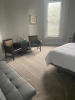 Walnut Hills Studio/ Private room - B&B