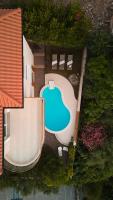 Luxurious city retreat with pool - B&B
