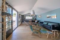Maison d'architecte avec piscine à deux pas de la plage des Grenettes - B&B Les Grenettes