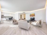 Tony Allard by Winsome Destination 2A - B&B Cannes