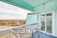 B&B Atlantic Beach - Chic Condo with Ocean Views and Pool - Walk to Beach! - Bed and Breakfast Atlantic Beach