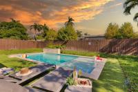 B&B Hallandale - Just minutes driving to the Beach, Amazing Pool - Bed and Breakfast Hallandale