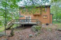 Deck, Fire Pit, and Game Room Cozy Poconos Cabin - B&B Tobyhanna