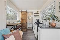 New! Luxury Shipping Container The Desert Escape - B&B Fredericksburg