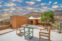 SaffronStays Moringa WishingTree - 3-BR villa near Nathdwara with pool, lawn and hillside views - Chambres d'hôtes Udaipur