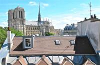 B&B Paris - A Balcony on Notre Dame - Bed and Breakfast Paris