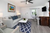 B&B St. Pete Beach - Park Shore Suites of Madeira Beach! Pet Friendly and Steps to the Beach! - #2 - Bed and Breakfast St. Pete Beach