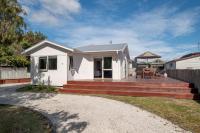 Lakeside Haven - Taupo Holiday Home - B&B