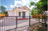 Charming 3BR1BA Close to Vibrant Downtown - B&B San Antonio